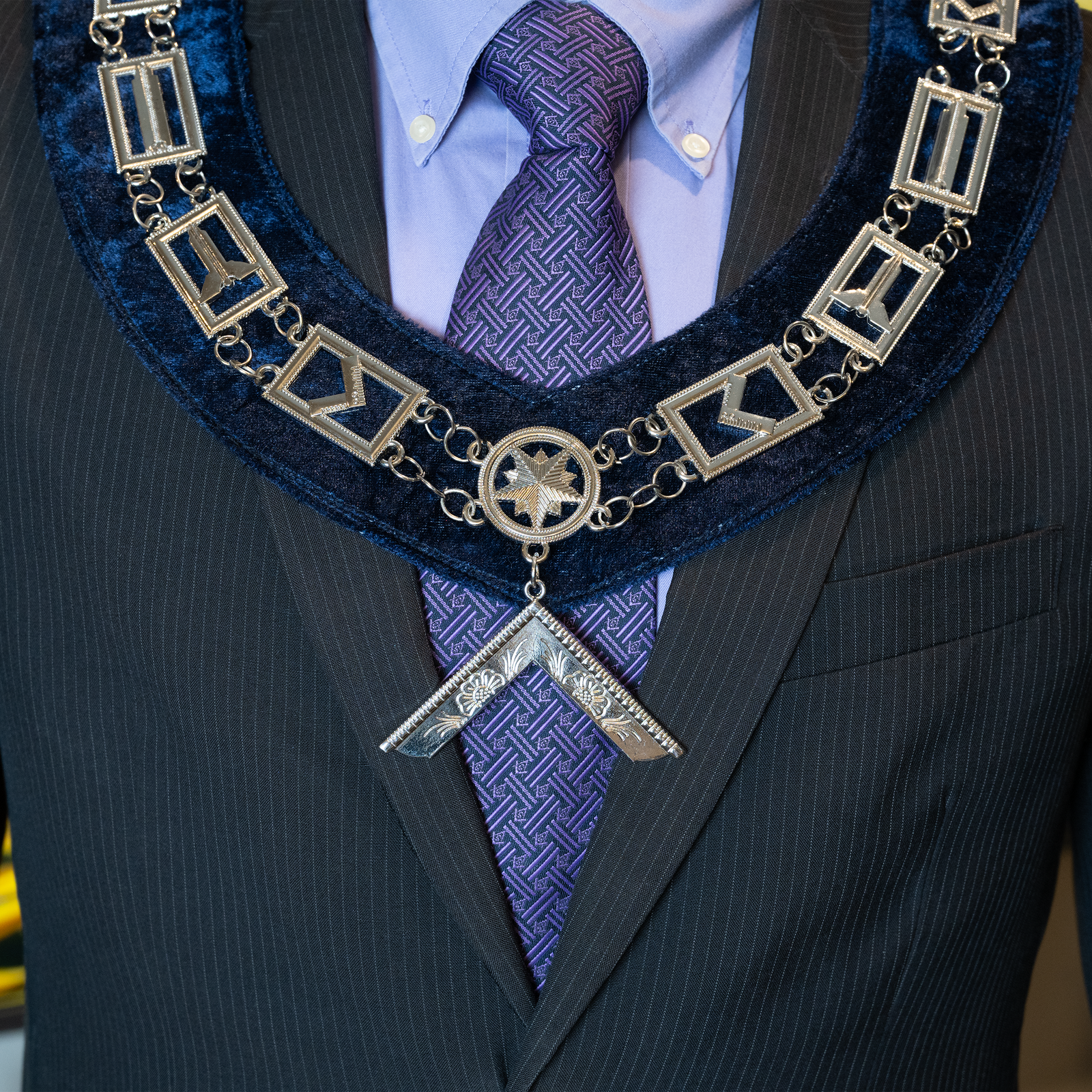 Worshipful Master Masonic Jewel – Authentic Blue Lodge Officer Jewel | Silver-Plated Masonic Regalia for Lodge Installations | Zeebro - Image 3