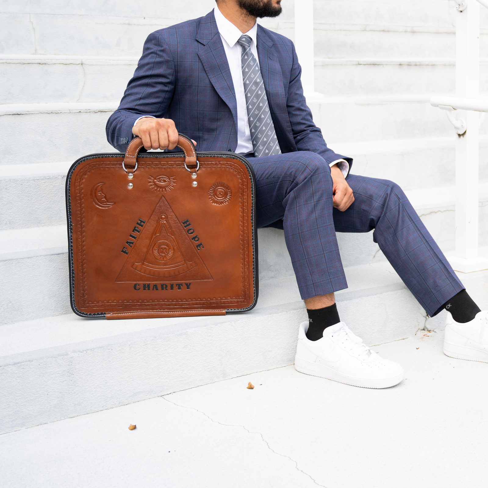 Pyramidic Expression Hand-Tooled Brown Leather Apron Case | Exquisite Masonic Craftsmanship, Symbolic Engraving & Premium Materials | Provincial Size - Image 2