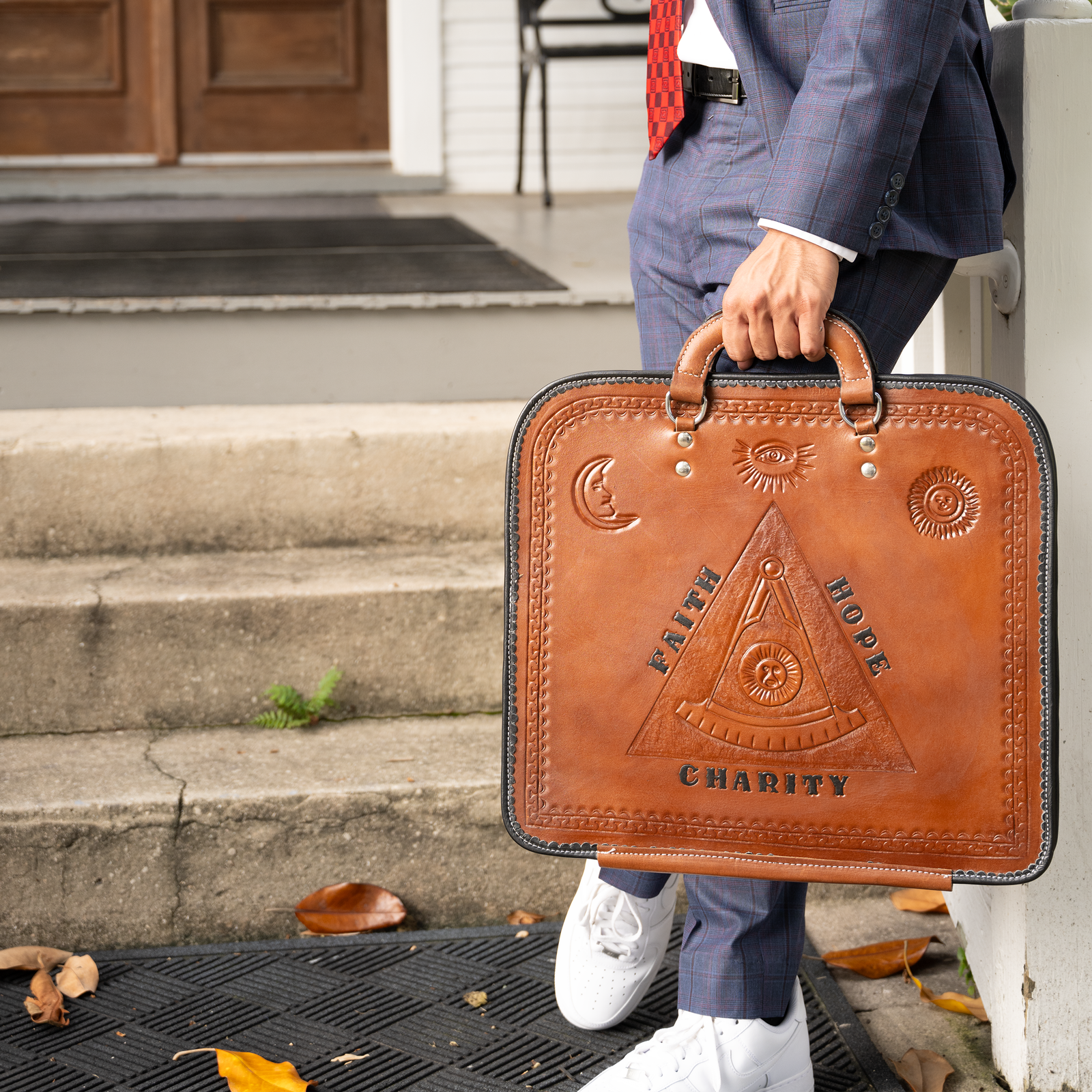 Pyramidic Expression Hand-Tooled Brown Leather Apron Case | Exquisite Masonic Craftsmanship, Symbolic Engraving & Premium Materials | Provincial Size - Image 3